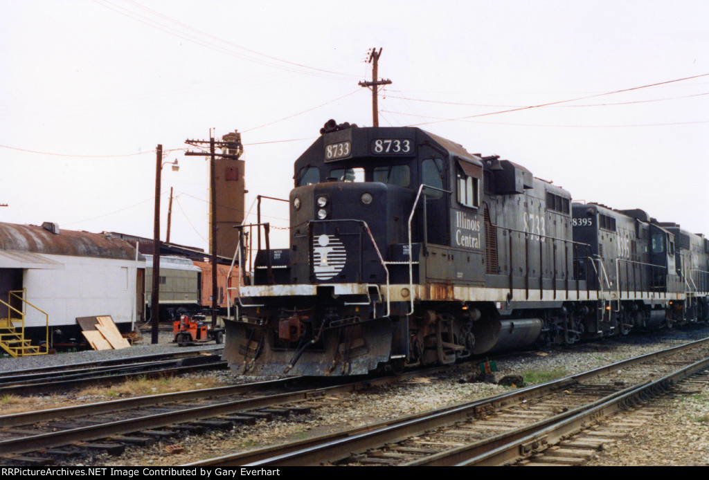 IC GP11 #8733 - Illinois Central